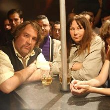 Bouli Lanners e Yolande Moreau in una scena del film Louise & Michel