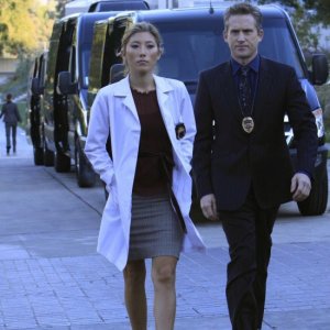 Dichen Lachman e Reed Diamond in una scena dell'episodio Echoes di Dollhouse