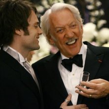 Donald Sutherland con Seth Gable in una scena dell'episodio 'Il Matrimonio' della serie tv Dirty Sexy Money