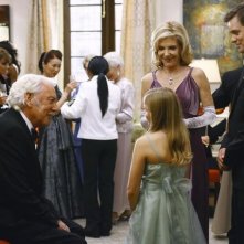 Donald Sutherland, Peter Krause e Jill Clayburgh in una scena dell'episodio 'Il Matrimonio' della serie tv Dirty Sexy Money