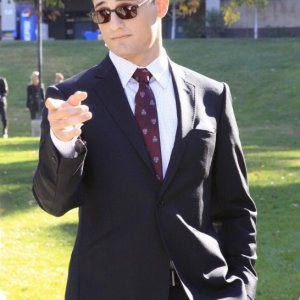 Enver Gjokaj in una scena dell'episodio Echoes di Dollhouse