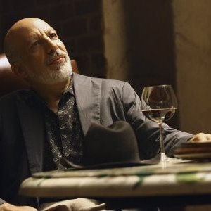 Erick Avari in un momento nell'episodio ' The Chiavennasca ' della serie tv Dirty Sexy Money