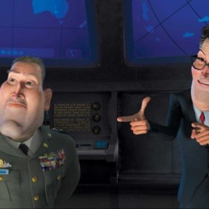 Il generale W.R. Monger spiega al Presidente la sua idea su come difendersi dall'attacco alieno in una scena del film Mostri contro Alieni