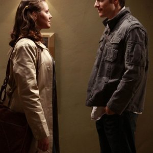 Miracle Laurie e Tahmoh Penikett in una scena dell'episodio Echoes di Dollhouse