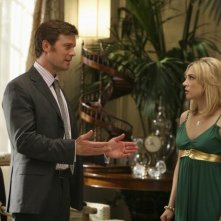 Peter Krause e Samaire Armstrong in una scena dell'episodio 'Il Ponte' della serie tv Dirty Sexy Money