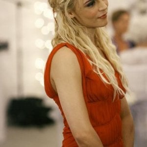 Samaire Armstrong durante un momento dell'episodio 'Il Matrimonio' della serie tv Dirty Sexy Money