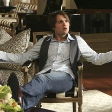 Seth Gabel in una scena dell'episodio 'Il Ponte' della serie tv Dirty Sexy Money