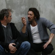 Il regista Jean-François Richet e Vincent Cassel sul set del film Nemico pubblico n°1 - L'ora della fuga