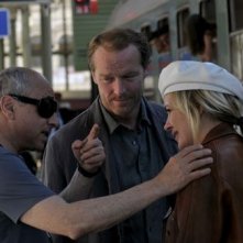 Il regista Roberto Faenza, Iain Glen e Kierston Wareing sul set del film Il caso dell'infedele Klara