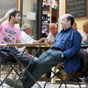 Kim Rossi Stuart e Antonio Albanese in una scena del film Una questione di cuore
