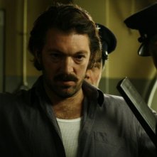 Vincent Cassel è il gangster Jacques Mesrine nel film Nemico pubblico n°1 - L'ora della fuga