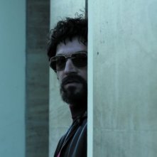 Vincent Cassel è Jacques Mesrine nel film Nemico pubblico n°1 - L'ora della fuga