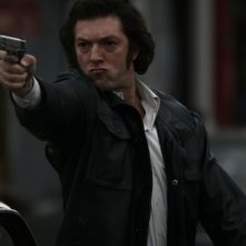 Vincent Cassel interpreta Jacques Mesrine nel film Nemico pubblico n°1 - L'ora della fuga