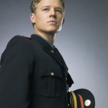 Christopher Egan è David Shepherd  in una foto promozionale della serie Kings