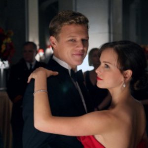 Christopher Egan ed Allison Miller nel pilot della serie Kings