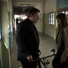 Gianluca Gobbi e Kasia Smutniak in una scena del film Tutta colpa di Giuda