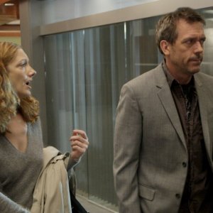 Hugh Laurie in una scena di Here Kitty da Dr. House: Medical Division