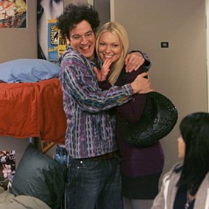 Josh Radnor e Laura Prepon nell'episodio Sorry, Bro di How I Met Your Mother