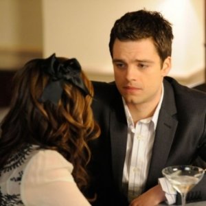 Sebastian Stan in una scena dell'episodio The Age of Dissonance di Gossip Girl
