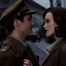 Cillian Murphy e Keira Knightley in una scena del film The Edge of Love