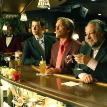 Colin Hanks, John Malkovich e Ricky Jay in una scena del film The Great Buck Howard