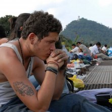 Edgar Flores n una scena del film Sin Nombre