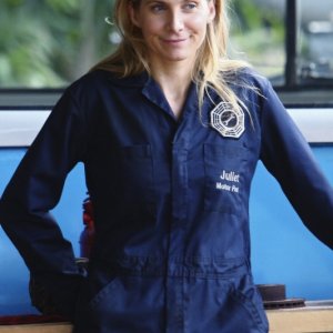 Elizabeth Mitchell in una scena dell'episodio He's Our You di Lost