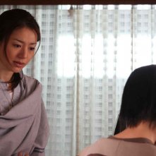 Haruka Igawa in una scena del film Tokyo Sonata