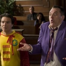 Justin Whalin e Tom Sizemore in una scena del film Super Capers