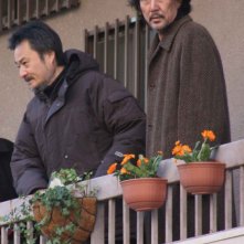 Kiyoshi Kurosawa e Koji Yakusho in una scena del film Tokyo Sonata