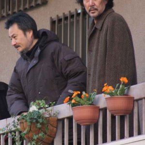 Kiyoshi Kurosawa e Koji Yakusho in una scena del film Tokyo Sonata