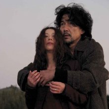 Kyoko Koizumi e Koji Yakusho in un'immagine del film Tokyo Sonata