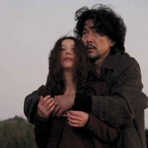 Kyoko Koizumi e Koji Yakusho in un'immagine del film Tokyo Sonata