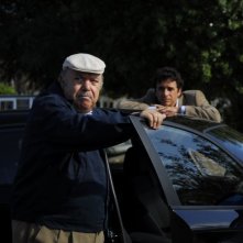 Lino Banfi e Blas Roca Rey in una sequenza del film tv Scusate il disturbo