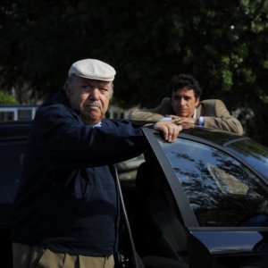 Lino Banfi e Blas Roca Rey in una sequenza del film tv Scusate il disturbo