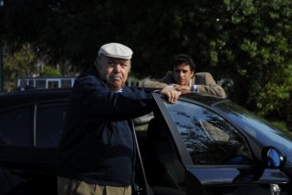 Lino Banfi e Blas Roca Rey in una sequenza del film tv Scusate il disturbo