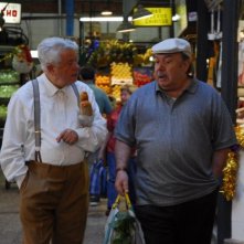Lino Toffolo e Lino Banfi in un'immagine del film tv Scusate il disturbo