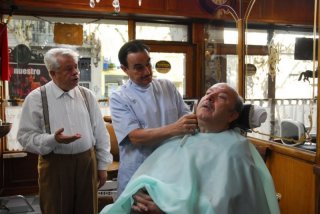 Lino Toffolo e Lino Banfi in una sequenza del tv movie Scusate il disturbo