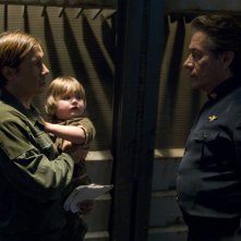 Bodie Olmos insieme a suo padre Edward James Olmos, nell'episodio 'Daybreak: Part 1' dell'ultima stagione di Battlestar Galactica
