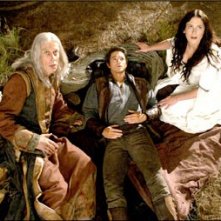 Bruce Spence, Craig Horner e Bridget Regan in una scena dell'episodio 'Home' della serie tv Legend of the Seeker
