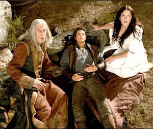 Bruce Spence, Craig Horner e Bridget Regan in una scena dell'episodio 'Home' della serie tv Legend of the Seeker