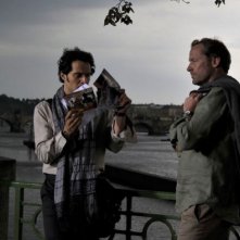 Claudio Santamaria e Iain Glen in una sequenza del film Il caso dell'infedele Klara