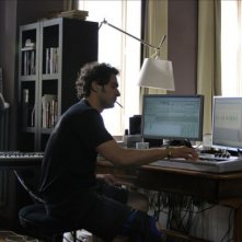 Claudio Santamaria in una scena de Il caso dell'infedele Klara