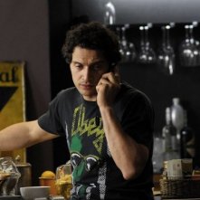 Claudio Santamaria in una sequenza de Il caso dell'infedele Klara