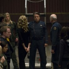 Edward James Olmos, Katee Sackhoff e Jamie Bamber nell'episodio 'Daybreak: Part 1' di Battlestar Galactica
