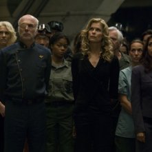 Kate Vernon, Tricia Helfer, Michael Hogan e Rekha Sharma nell'episodio 'Daybreak: Part 1' dell'ultima stagione di Battlestar Galactica