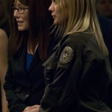 Katee Sackhoff insieme a Mary McDonnell nell'episodio 'Daybreak: Part 1' dell'ultima stagione di Battlestar Galactica