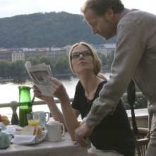 Paulina Bakarova e Iain Glen in un'immagine del film Il caso dell'infedele Klara
