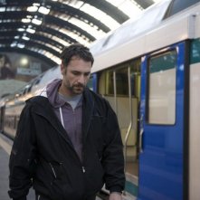Raoul Bova in una sequenza del film Sbirri, diretto da Roberto Burchielli