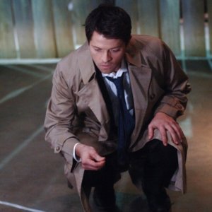 Misha Collins in una foto di scena dell'episodio On the Head of a Pin di Supernatural